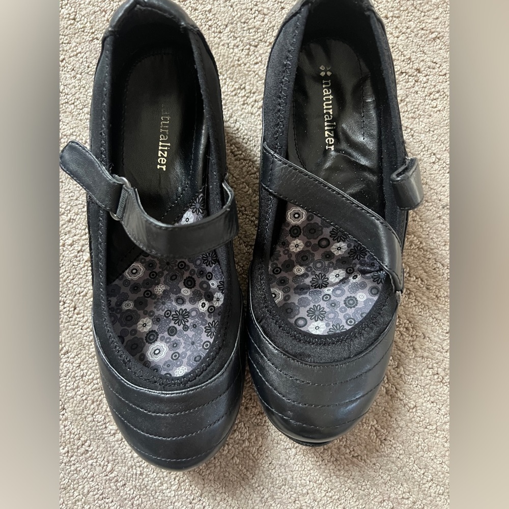 NATURALIZER - Womens black shoes size 8W - Picture 2 of 6